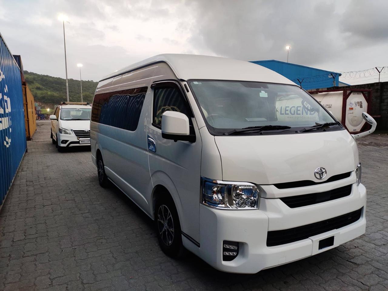 Toyota Hiace premium tempo traveller